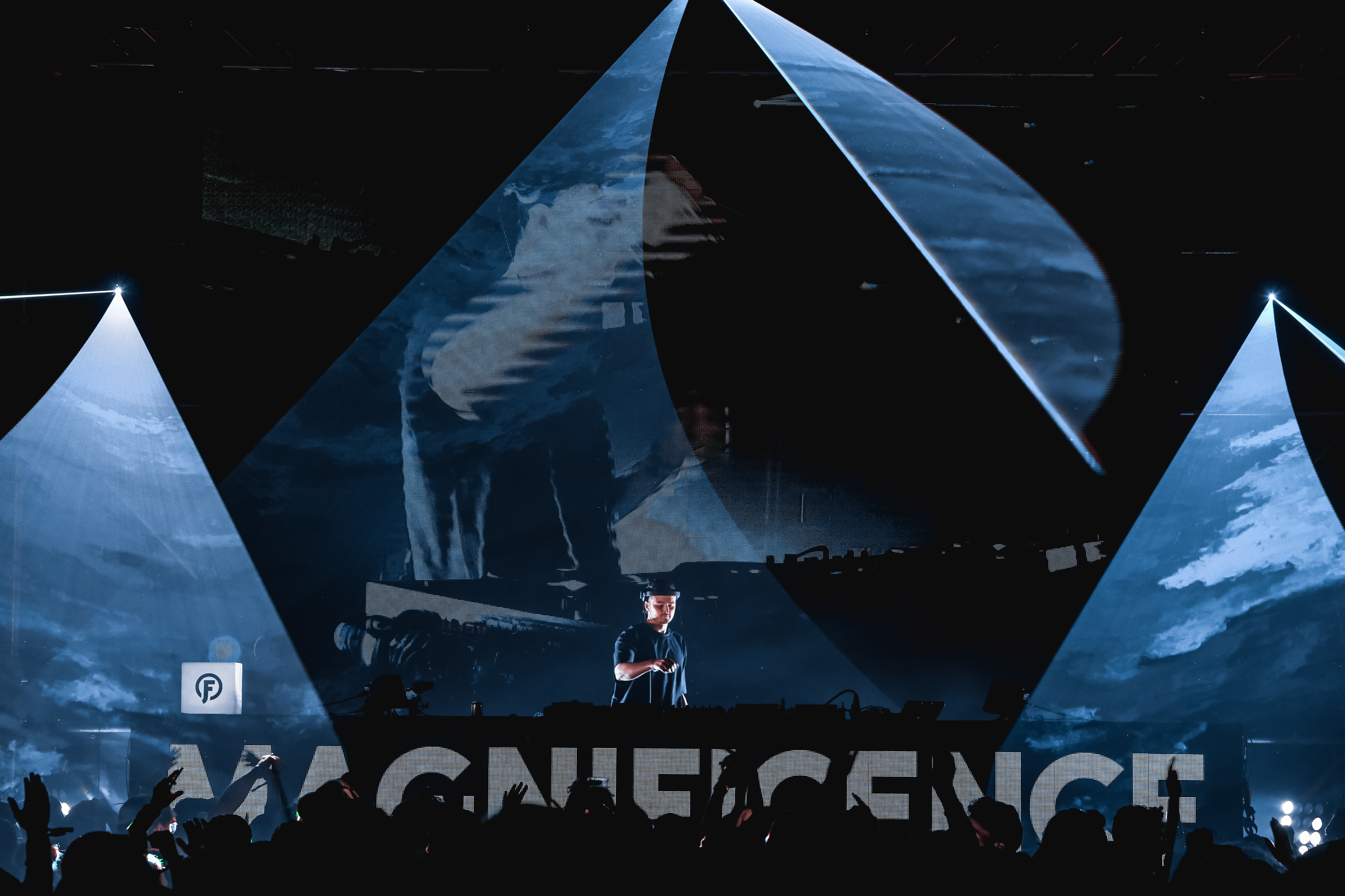 Magnificence Live
